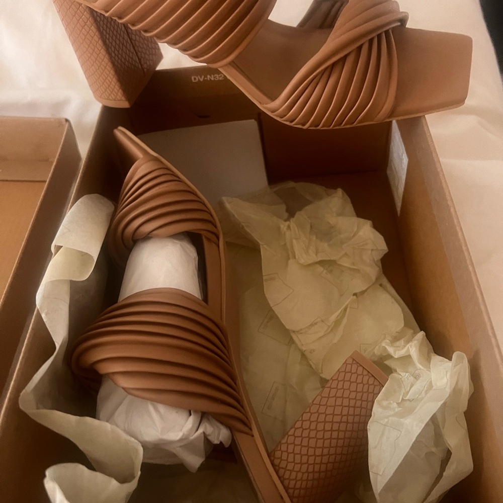 Dolce Vita Pilton Cafe Stella Heels Brand New In Box size 9!!